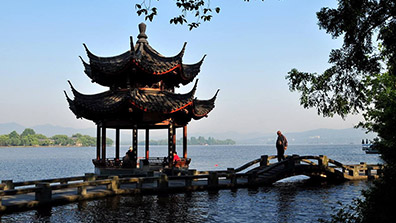 景觀建筑在園林景觀設計中具有重要的功能