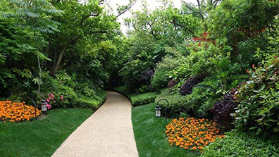 園林設計中可以利用植物來構成空間